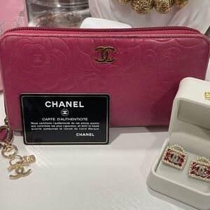 CHANEL Fuchsia Floral Embossed Wallet